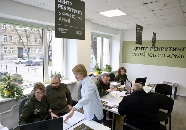 Міністр оборони назвав професії, на які зараз великий попит у війську. 