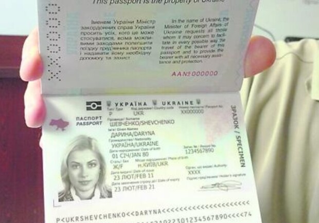 Міфи та факти про консульські послуги для чоловіків за кордоном: роз'яснення МЗС України. 