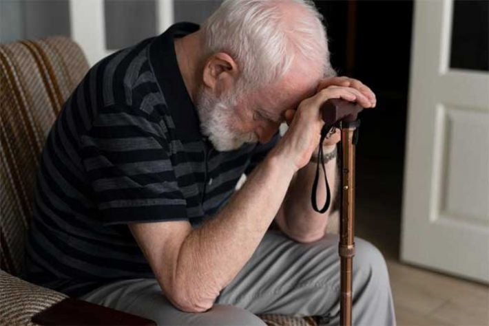 Ошибочка вышла: в Мелитополе 83-летнему пенсионеру рашисты недоплатили 200 тысяч рублей