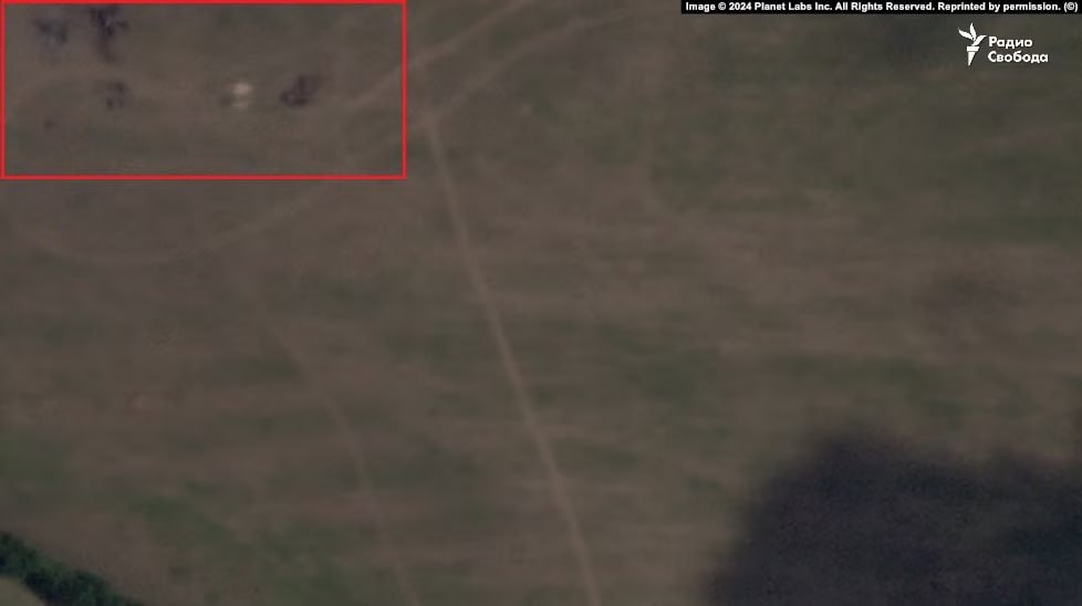 У виданні показали супутниковий знімок пошкодженого С-300/400, по якому на вихідних, 1-2 червня, вдарили українські захисники.