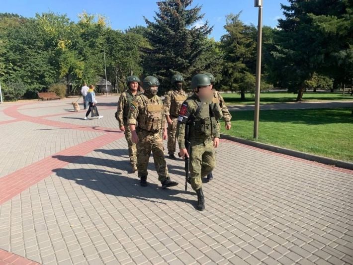 В оккупированном Мелитополе нарушителю комендантского часа "асвабадители" сломали ребра