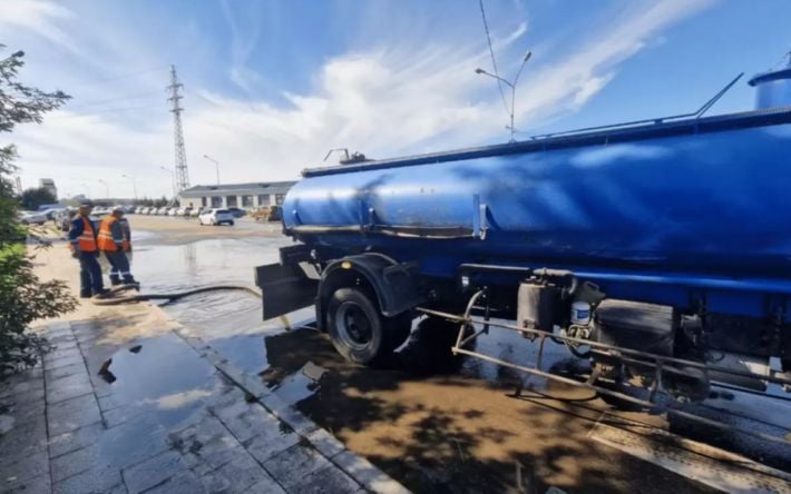 В России на фестивале "чистой воды" город затопила река из фекалий: фото