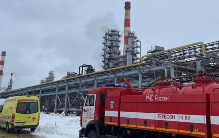 Повреждены резервуары: появились спутниковые снимки после удара по НПЗ на Кубани