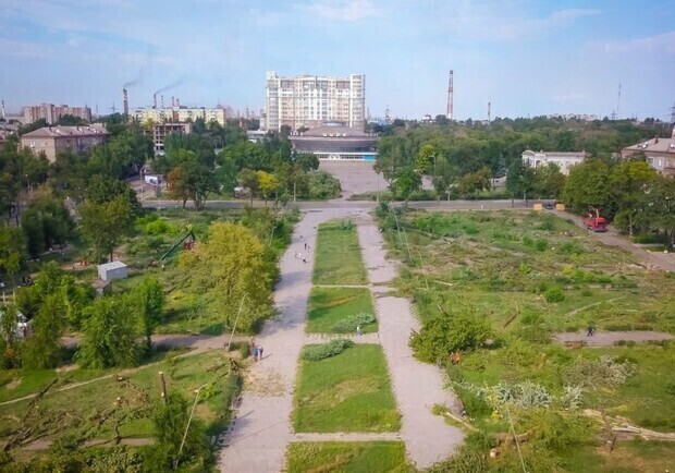 Чому забудовник у Запоріжжі судиться за сквер імені загиблого героя Дениса Тарасова. 