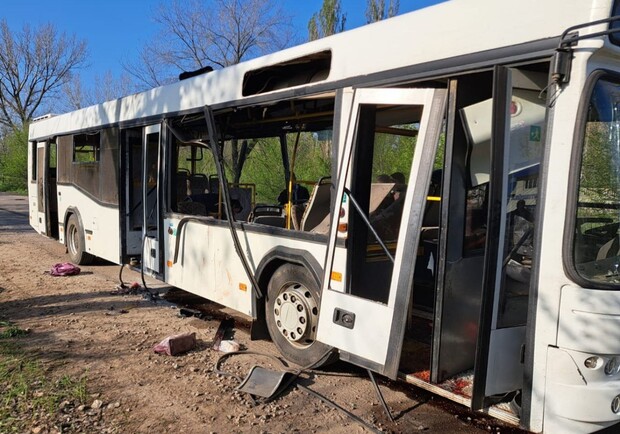 Атака РФ на автобус у Марганці: 9 загиблих, 43 поранених — вдарили дроном-камікадзе. 