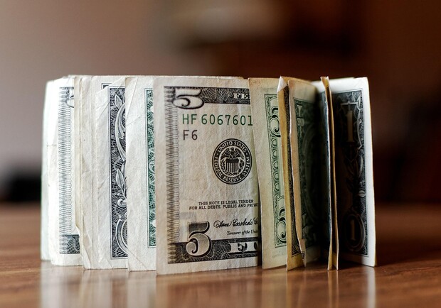 Курс валют в Україні 13 квітня 2025 року: скільки коштує долар та євро. 