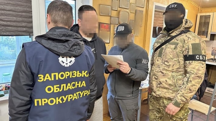 Взятка за избежание мобилизации: правоохранителя из Запорожской области разоблачили на попытке получить 3 тысячи долларов