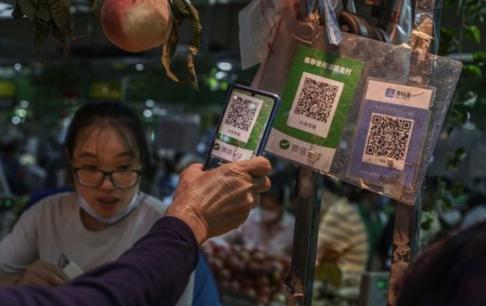 Повысят цены или уйдут: как китайские продавцы реагируют на пошлины Трампа