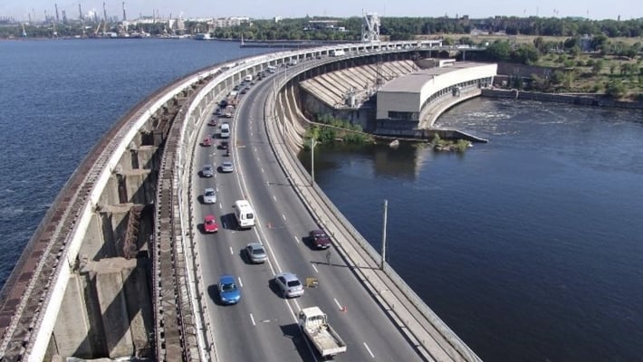 Временное перекрытие полосы на плотине: как изменится движение транспорта
