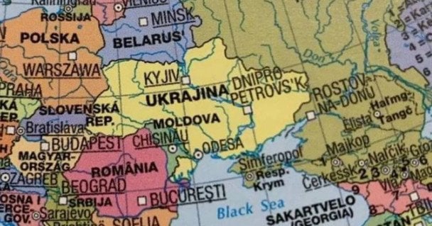 За словами Олени Кім, у деяких підручниках також недостовірно описують ситуацію на Донбасі.