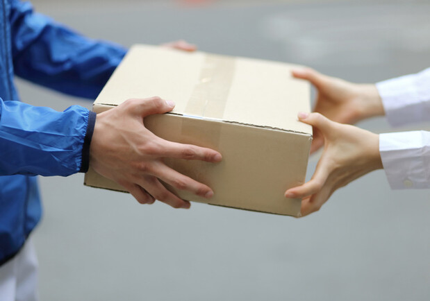 Порівнюємо Укрпошту, Нову пошту, Meest та Delivery: які ціни та терміни доставки -