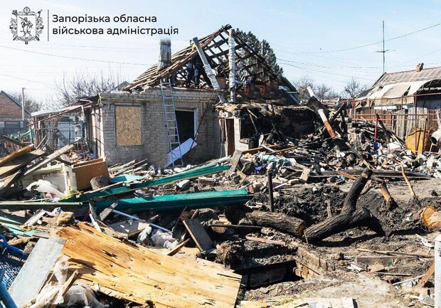 Атака КАБами по Запорізькій області: одна людина загинула, люди під завалами, 600 будинків без світла - 
