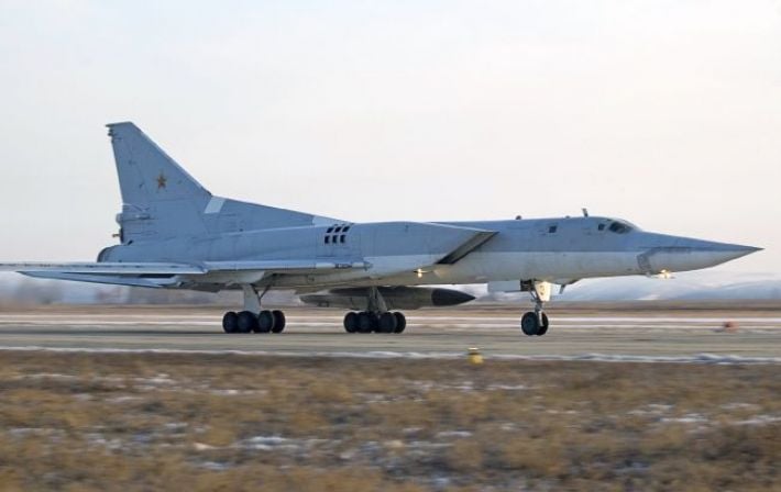 Готовит обстрел? РФ перебросила 40 Ту-22М3 на "Оленья": аналитики назвали цель