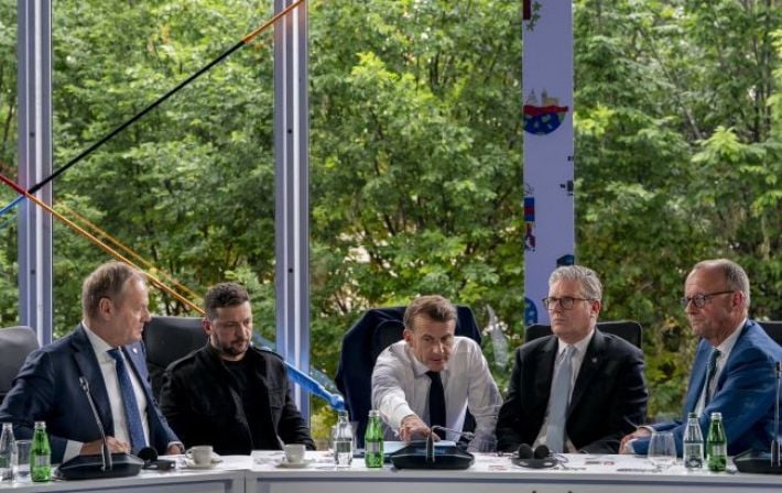 Россия отказом от перемирия хочет выиграть время, Запад подготовит ответ, - Макрон