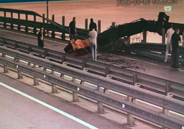 СБУ втретє вразила Кримський міст &mdash; цього разу під водою. Фото: СБУ