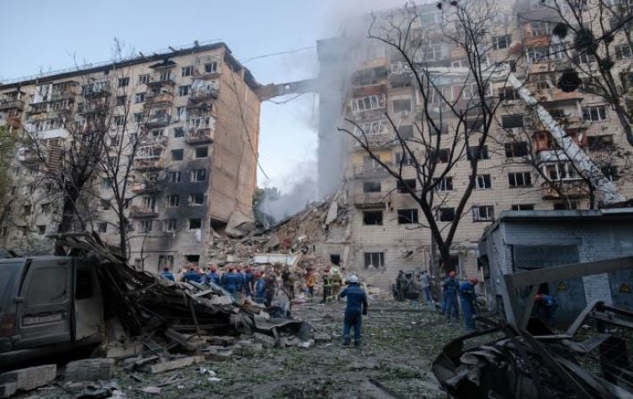 Родители ждут: парня из разрушенной 9-этажки в Киеве до сих пор ищут
