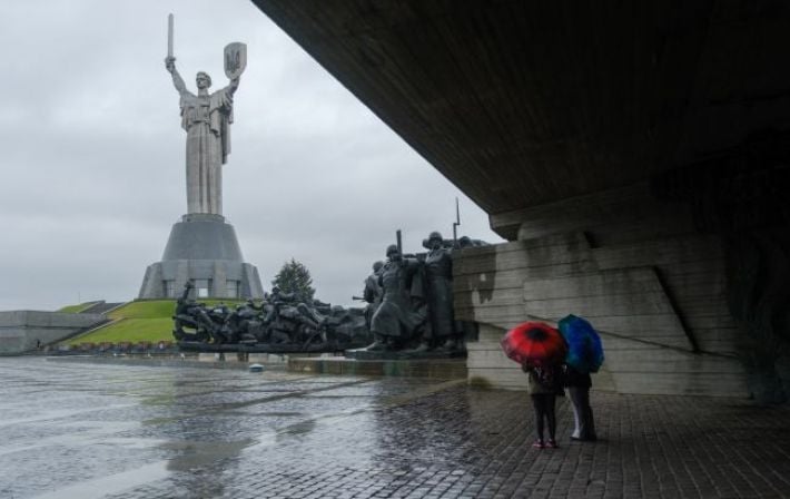 Часть Украины накроют дожди, местами пригреет до +28: прогноз погоды на сегодня