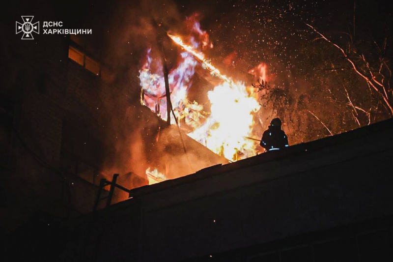 За попередніми даними, 2 людини загинули і ще 17 постраждали - серед них - 5 дітей. Кількох людей вдалося врятувати з охоплених вогнем осель. 7