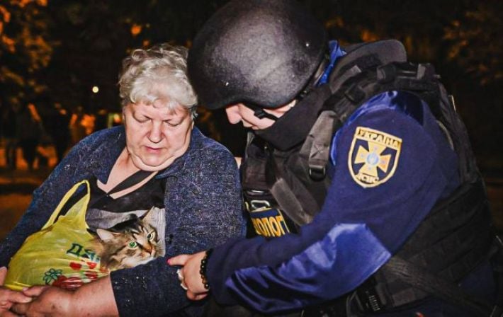 Поврежденные дома, погибшие и 54 пострадавших: фото последствий атаки РФ по Харькову