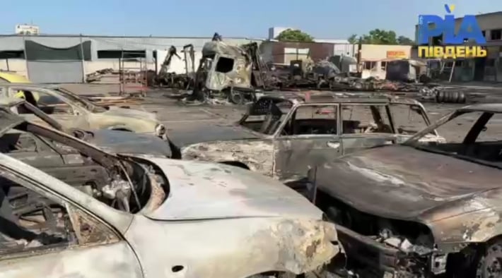 В Запорожье автостоянка и СТО превратились в кладбище сгоревших машин - видеорепортаж РИА Пивдень