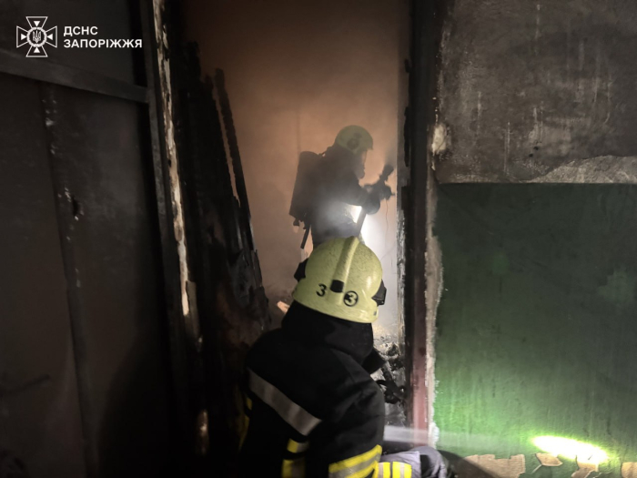 Велика пожежа у Запоріжжі на Осіпенківському: постраждали люди.