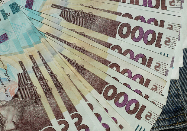 Кабмін пропонує підвищити мінімальну зарплату: як можуть зрости виплати -