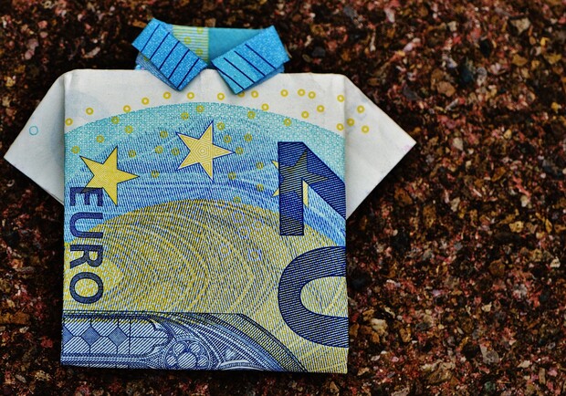 Курс валют в Україні 27 липня 2025 року: скільки коштує долар та євро 