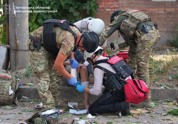 Росія вдарила по Запорізькому ТЦК дронами-камікадзе: є поранені військові та цивільні. 