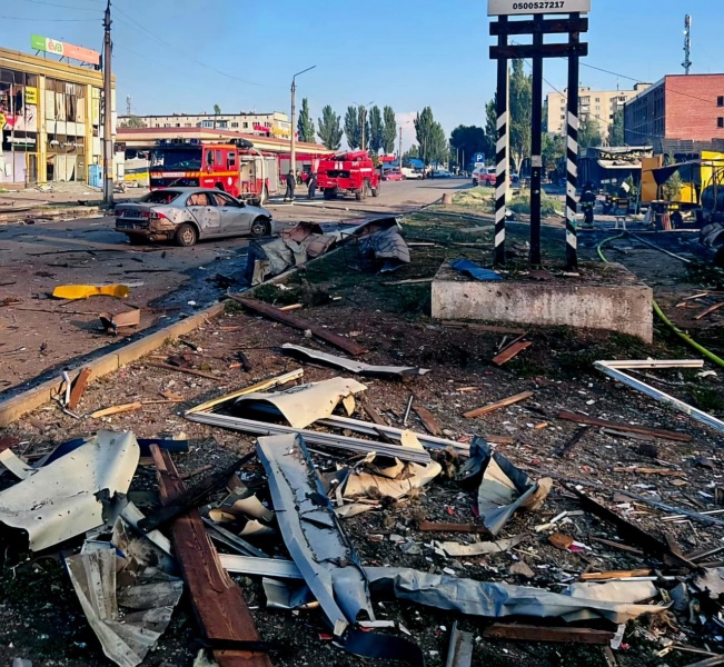Окупанти вдарили по місту авіабомбою ФАБ-500 із модулем УМПК — її застосували у «годину пік», коли в центрі було найбільше людей.