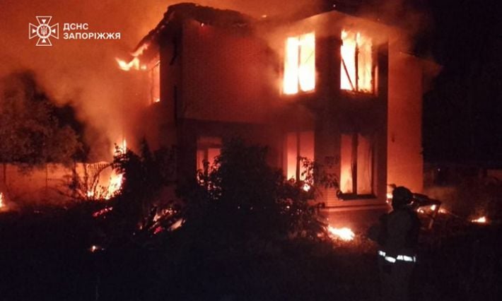 Спасатели ликвидировали 7 пожаров после российских атак на Запорожскую область