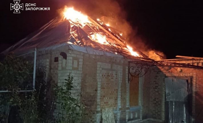 Российские атаки повлекли за собой масштабные пожары в Орехове и селах Запорожской области
