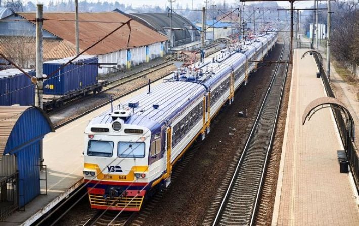 В Киеве из-за атаки РФ повреждена железная дорога: поезда задерживаются