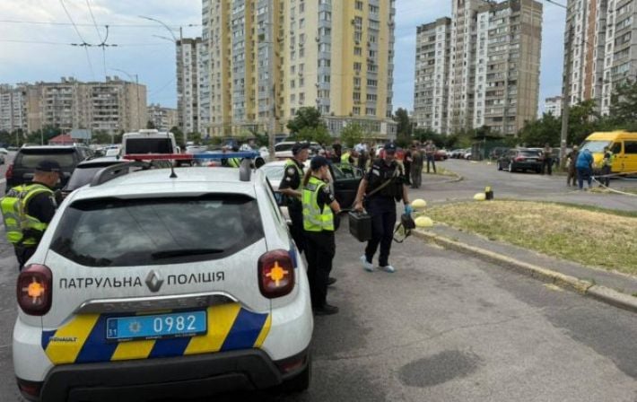 В Киеве неизвестный застрелил мужчину в собственном авто, нападавшего разыскивают