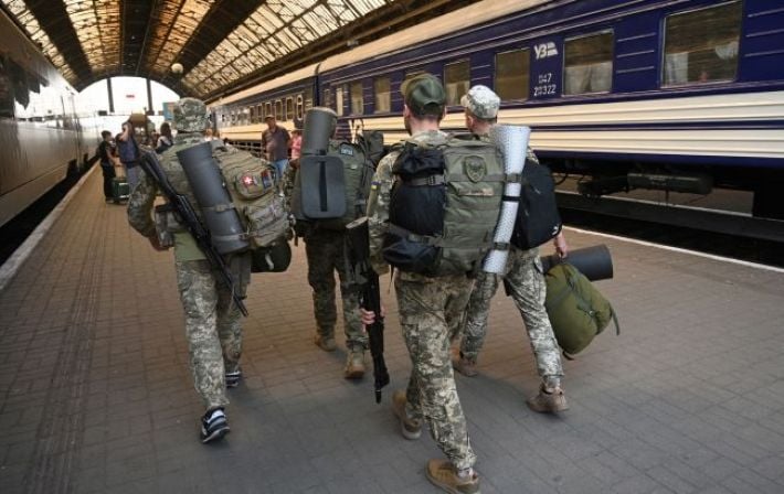 В Полтаве люди "атаковали" автобус ТЦК: часть мобилизованных сбежала