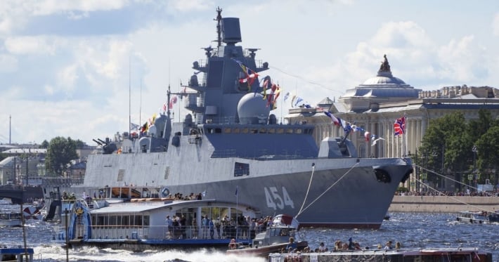 Единственный авианосец России могут списать: судно признано непригодным для службы