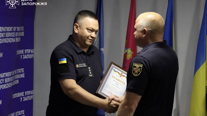 Запорожских спасателей отметили за отвагу и службу во время войны