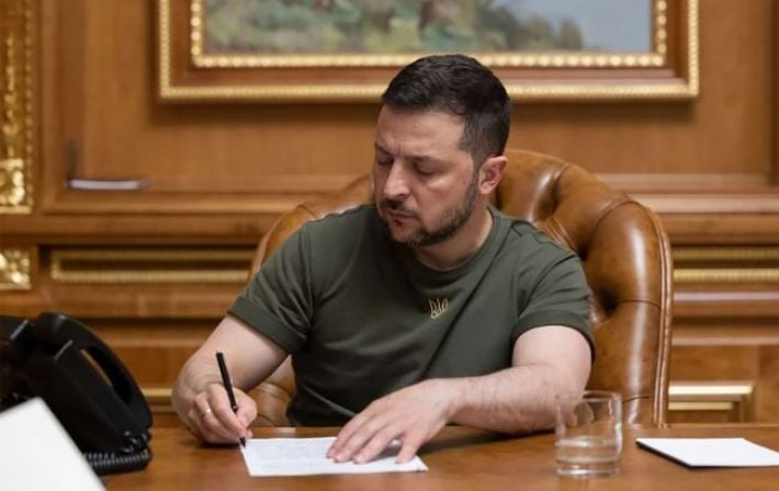 Зеленский узаконил множественное гражданство: кто сможет иметь два паспорта