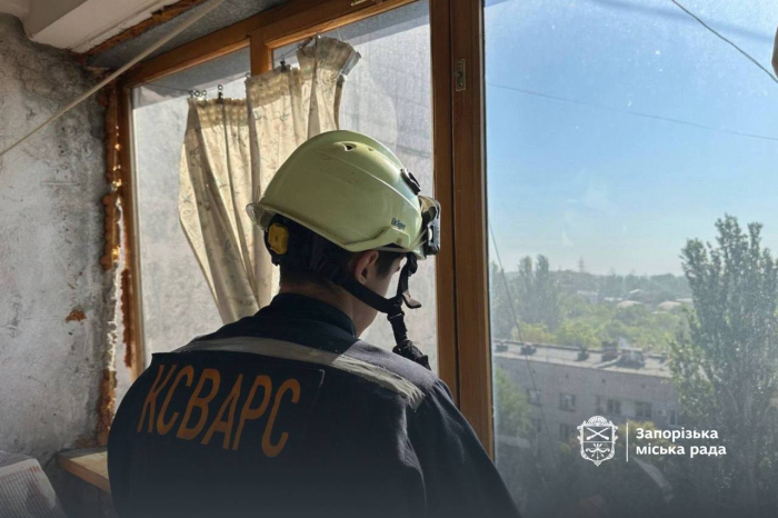У Запоріжжі внаслідок ранкової атаки РФ пошкоджені багатоповерхівки та підприємство -
