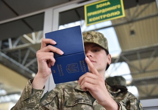 22-річним чоловікам заборонили виїзд за кордон під час воєнного стану: Кабмін оновив правила. 