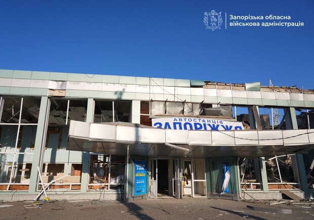 У Запоріжжі на місці зруйнованого під час російського авіаудару автовокзалу створять тимчасовий - 