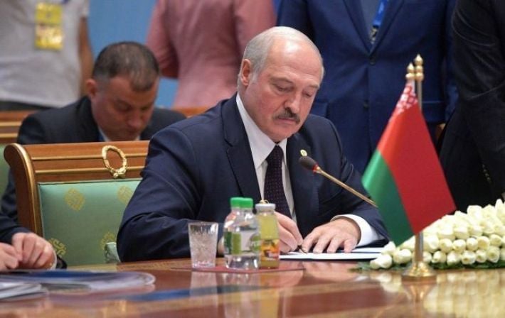 Циничное поздравление: Лукашенко пожелал Украине «мирного неба» в День независимости