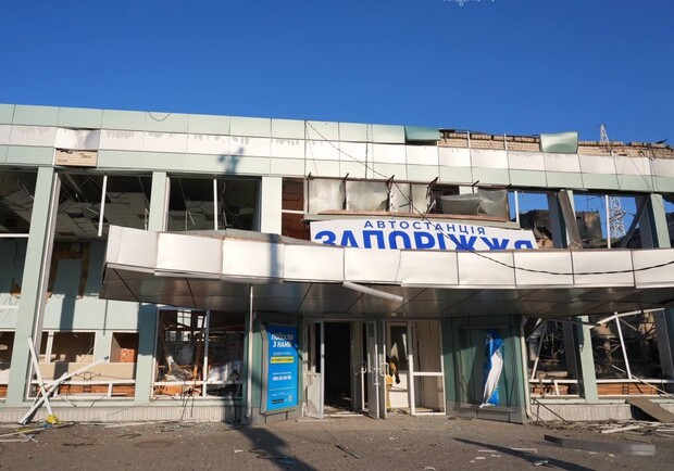 У Запоріжжі шукають художників для розпису зруйнованого автовокзалу. 