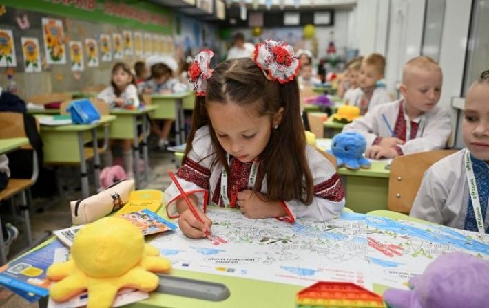 Кабмин установил даты учебного года в школах: начало и окончание