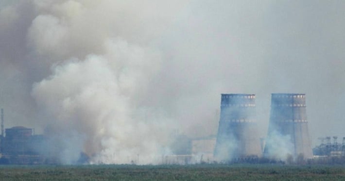 На оккупированной ЗАЕС загорелся сильный пожар