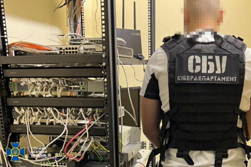 За даними слідства, до схеми були причетні колишній держсекретар Мін'юсту, а також чинні керівники та заступники департаментів міністерства.