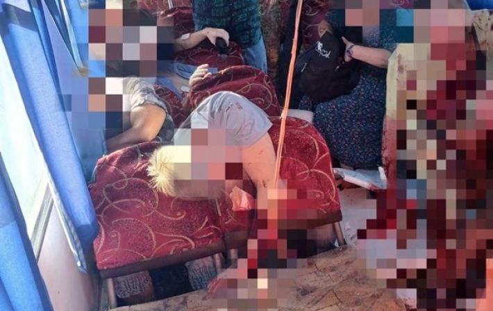 В Херсоне дрон РФ атаковал автобус, много пострадавших