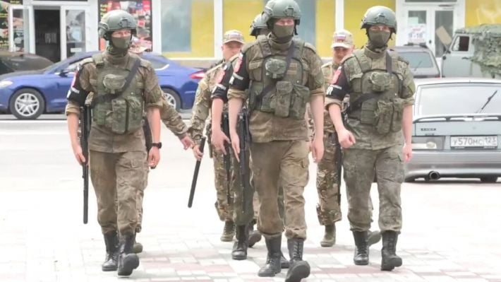 В оккупированном Мелитополе проверяют телефоны жителей на наличие «нежелательных» мессенджеров