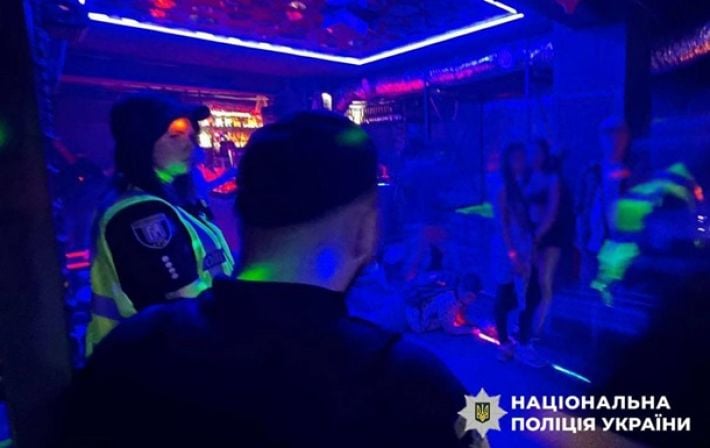 Вечеринка в День траура: задержанных в киевском клубе доставили в ТЦК