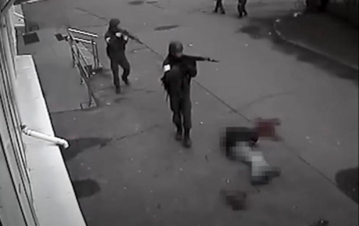 СМИ опубликовали новые кадры убийства пенсионера в Буче российскими военными