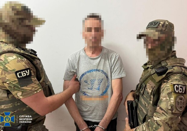 В Одесі СБУ затримала агента фсб, який готував теракти та закладав вибухівки у схованки. 